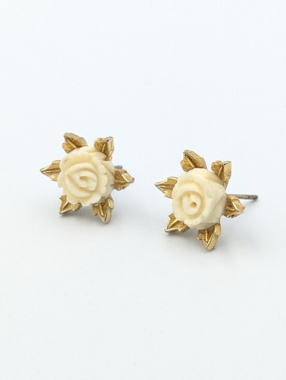 Vintage gold tone carved flower stud earrings